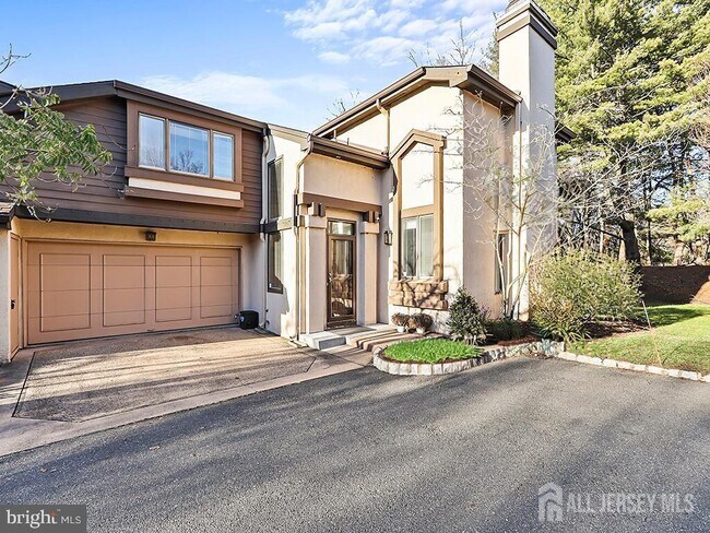 Building Photo - 540 Sayre Dr