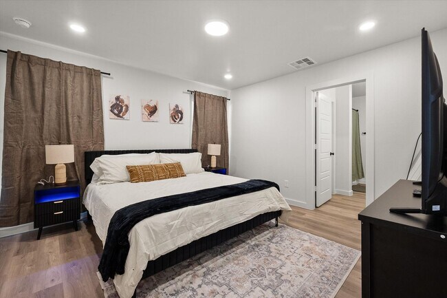 Building Photo - Four Beds, All Appliances, All Smiles!