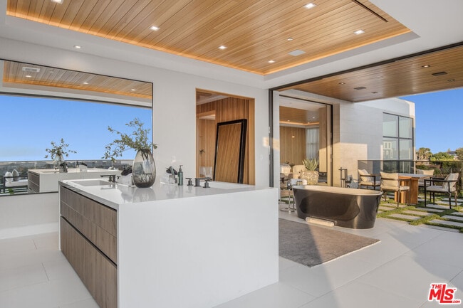 Building Photo - 1033 Somera Rd