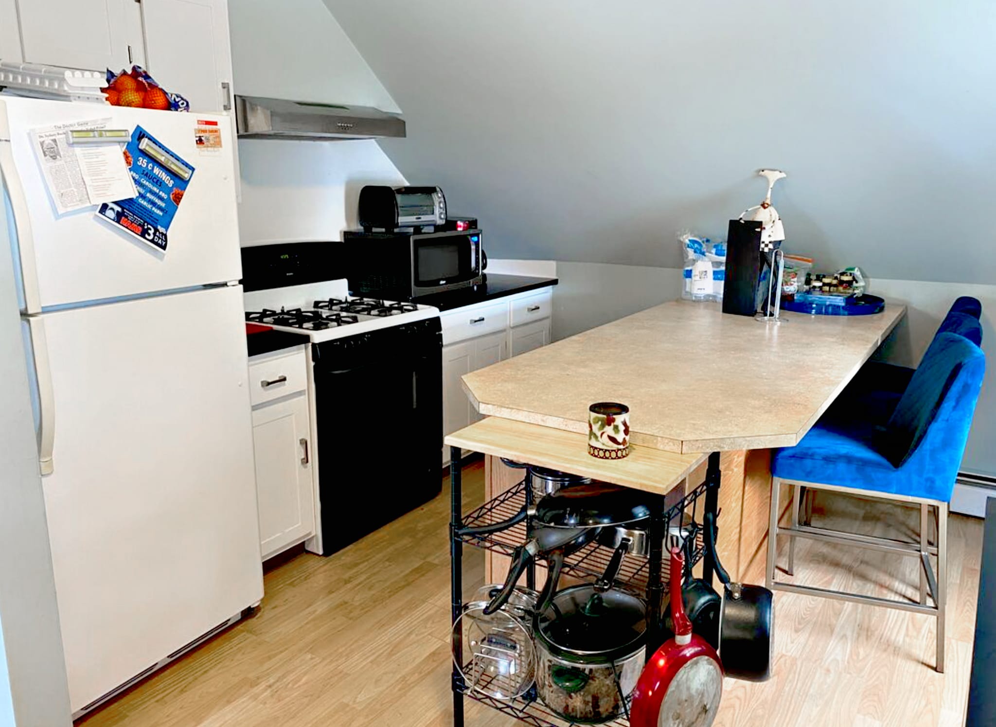 Building Photo - 619 Smith St