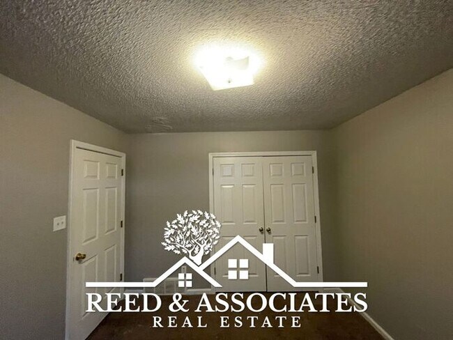 Building Photo - 3 Bedroom in Oakland!