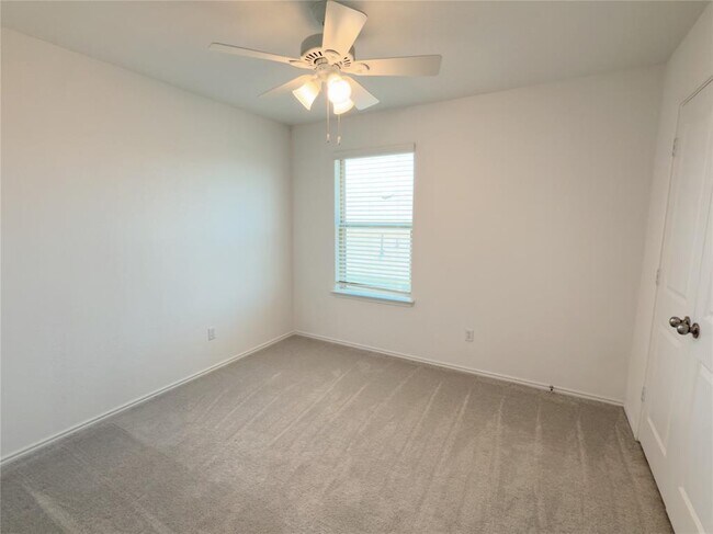 Building Photo - 128 Fiery Skipper Ln