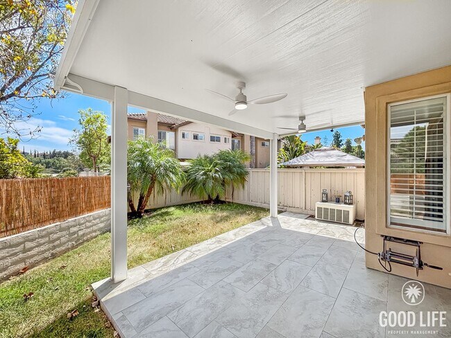 Building Photo - Modern 4BD/3BA Townhouse in San Miguel Ran...
