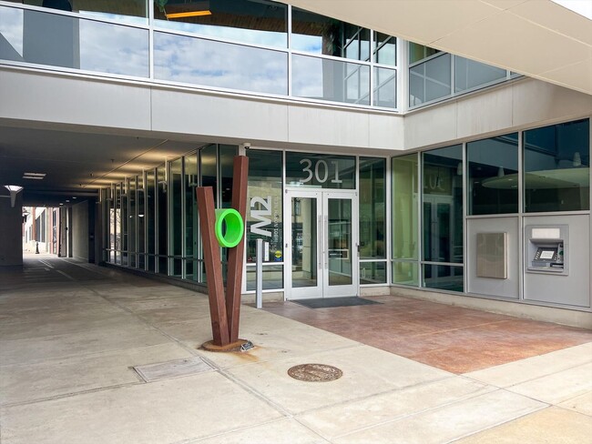 Building Photo - 3,400 SQFT CONDO IN DOWNTOWN CHAMPAIGN W/ ...