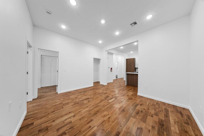 Building Photo - 1111 53rd St