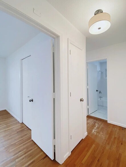 Building Photo - 3044 Buchanan St NE