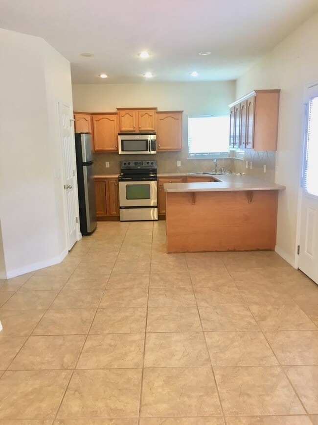 Building Photo - Beautiful Home In A Peaceful Residential Neighborhood