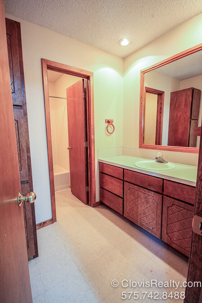 Building Photo - 813 Stanton Pl