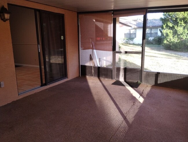 Building Photo - Spacious 3 Bedroom / 2 Bath Home with 2-Car Garage on Nearly ¼ Acre – Spring Hill Area