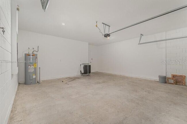 Building Photo - 748 Reggie Rd