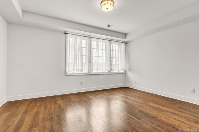 Building Photo - 21 Honeysuckle Ln