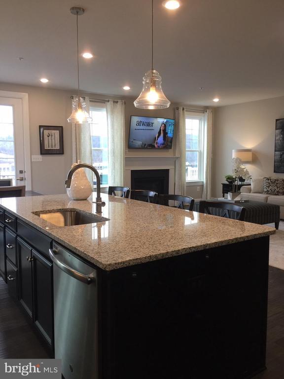 Building Photo - 503 Cliff Ln