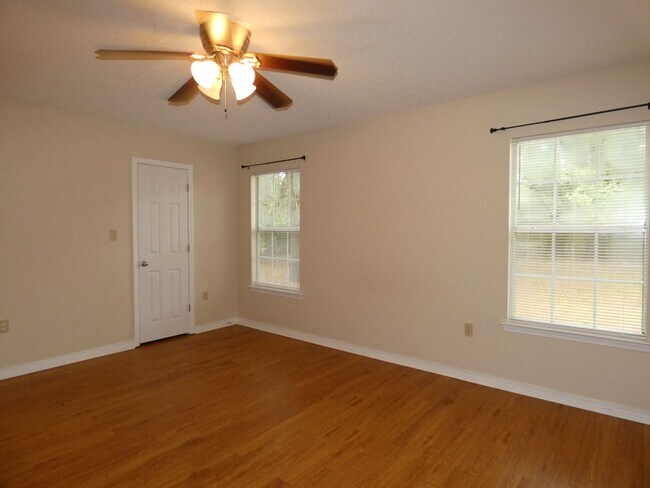 Building Photo - Spacious 3-Bedroom Home — Large Backyard