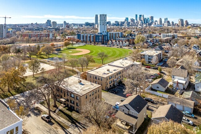 Building Photo - Como Court