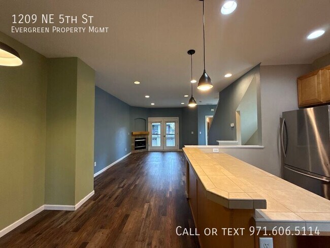 Building Photo - 1209 NE 5th St