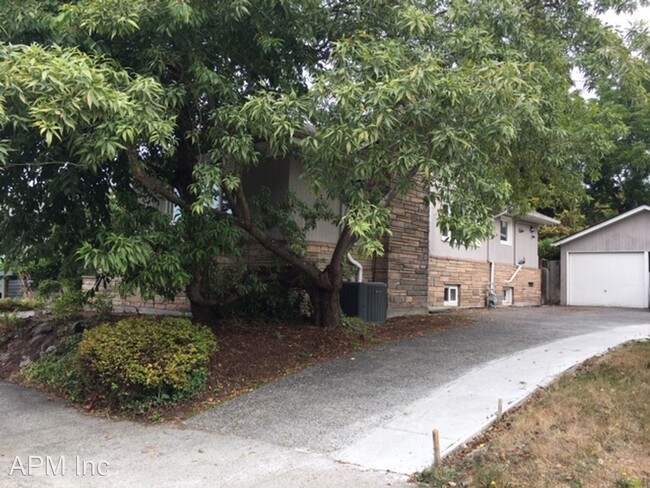 Building Photo - 2 br, 1.5 bath House - 1612 N. 35th St.