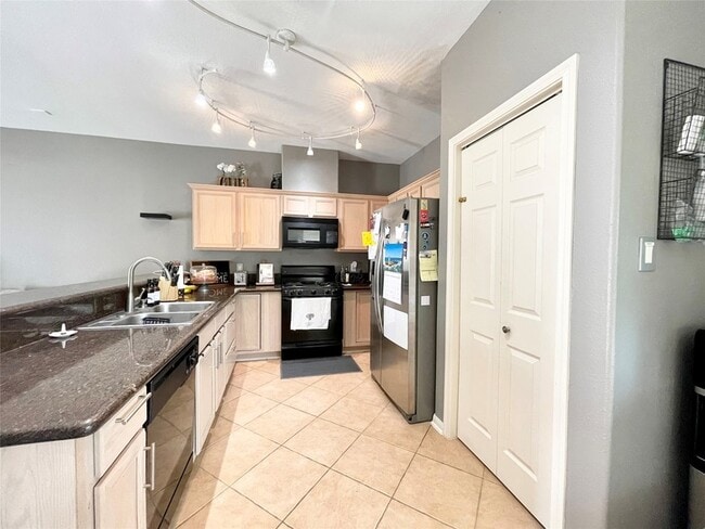 Building Photo - 2225 Naomi St