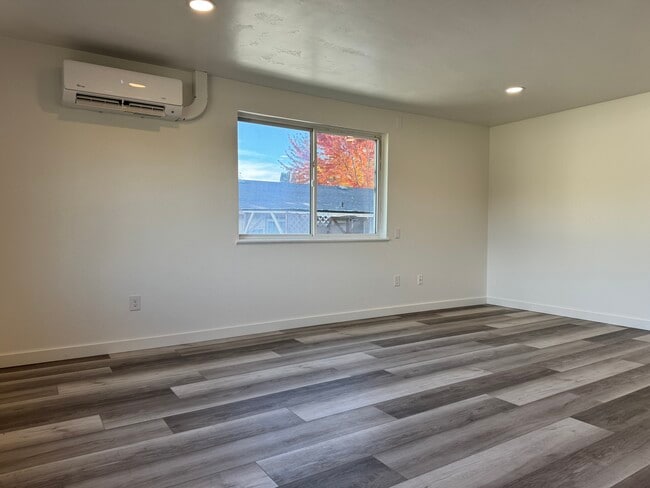 Building Photo - 903 Sunny Ln