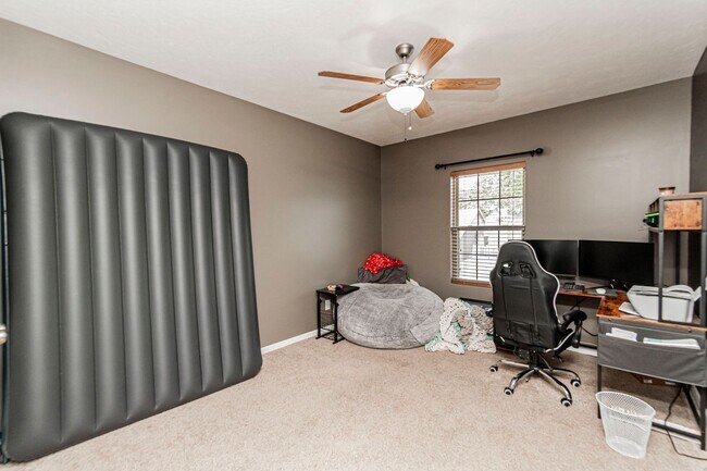 Building Photo - Spacious single family home