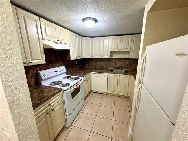 Building Photo - 6930 Miami Gardens Dr