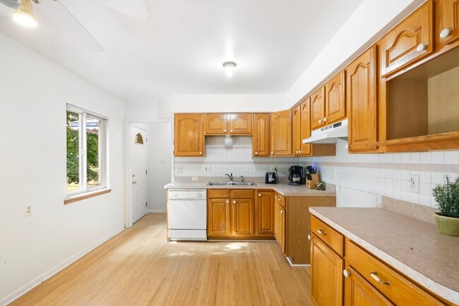 Building Photo - Amazing Troy Rental Available Now!