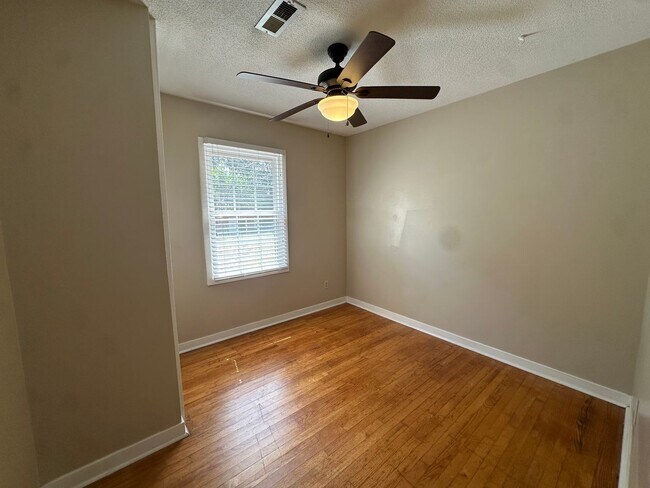 Building Photo - 428 Long Leaf Acres Dr