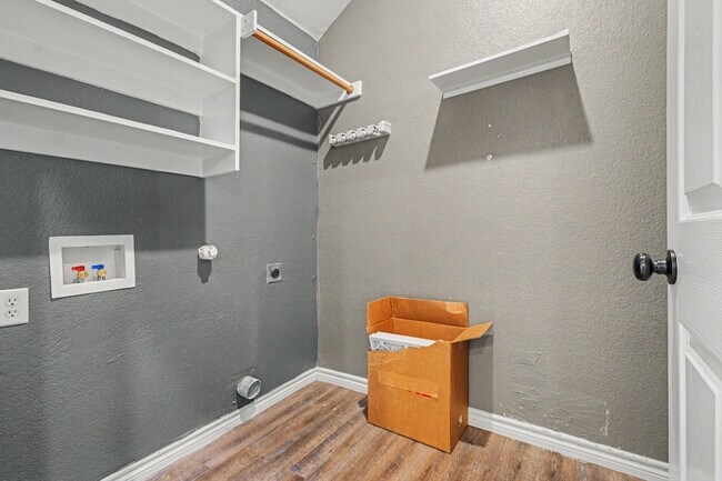 Building Photo - 1707 Briarhollow Dr