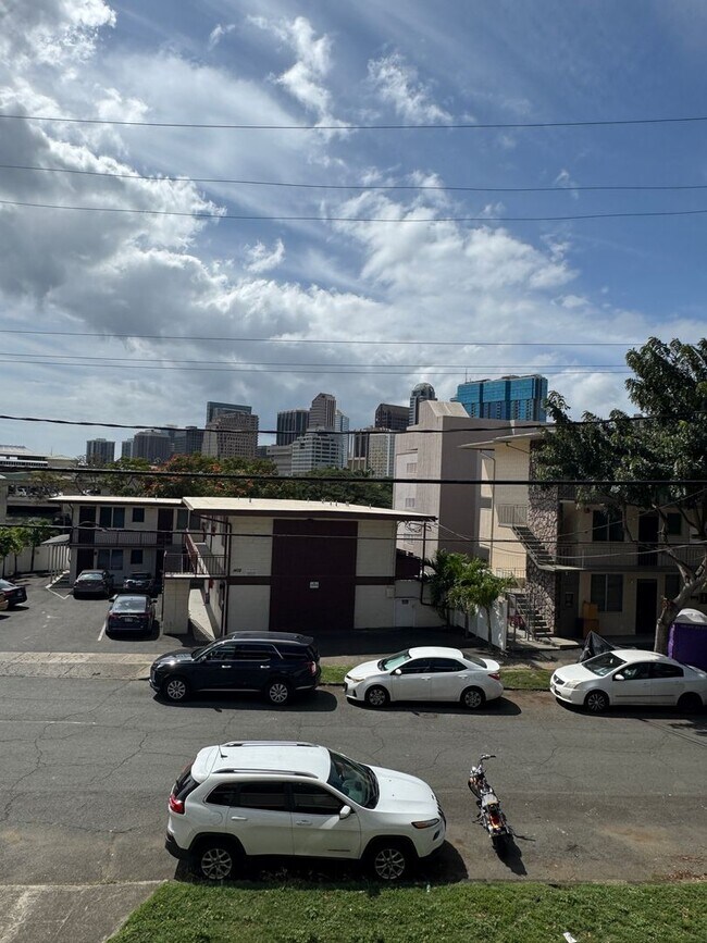 Building Photo - Lusitana Gardens 1 bed/1 bath/1 parking - Utilities included