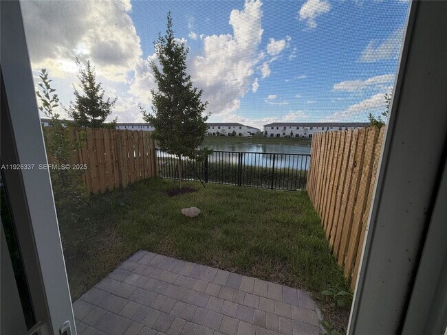 Building Photo - 2772 SE 26th Ave