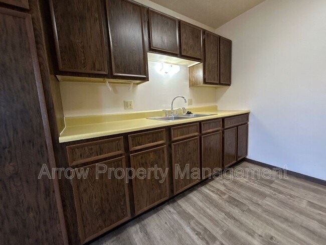 Building Photo - 1004 18th St