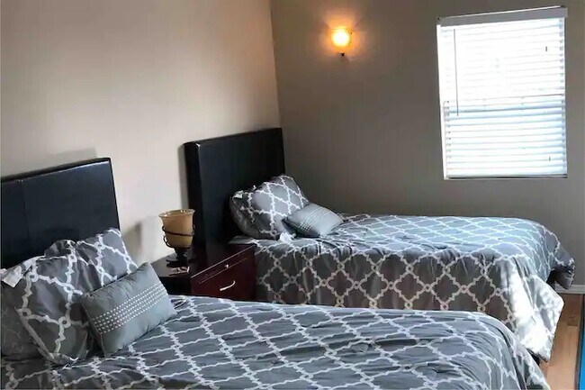 bedroom - 2911 S Carolina St