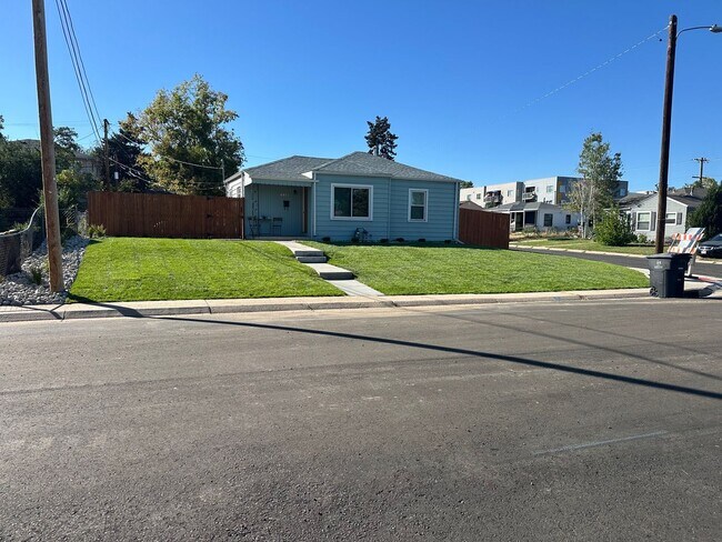 Building Photo - Sunnyside Charmer with Garage & Private Yard