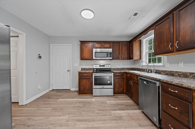 Building Photo - Welcome to Dartmoor Trail!