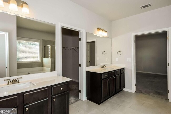 Building Photo - 5379 Fox Den Rd