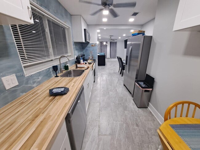 Building Photo - 2242 Polk St