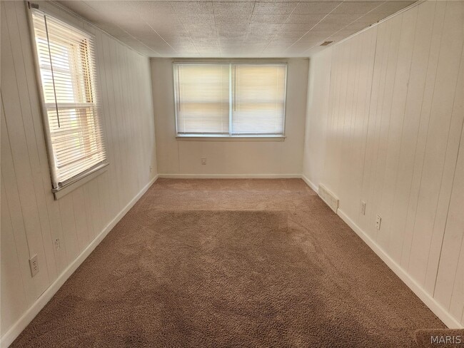 Building Photo - 132 Deane Ct