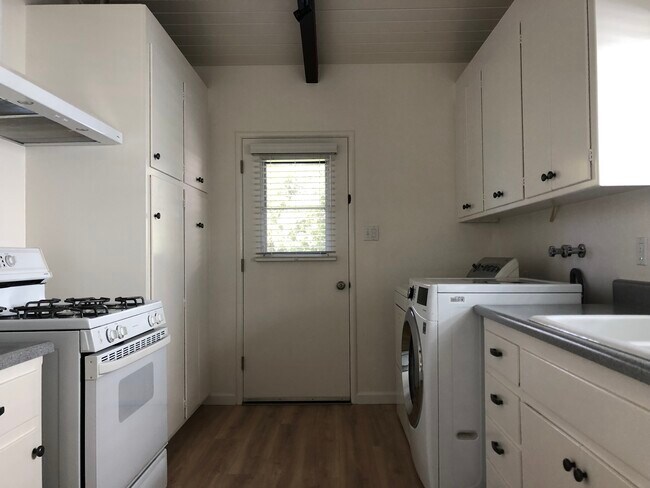 Building Photo - 315 Sherman St