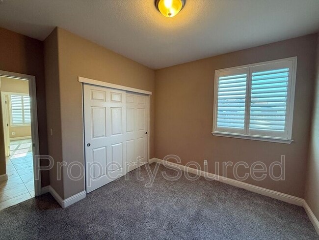 Building Photo - 2223 Ravenbrook Ln