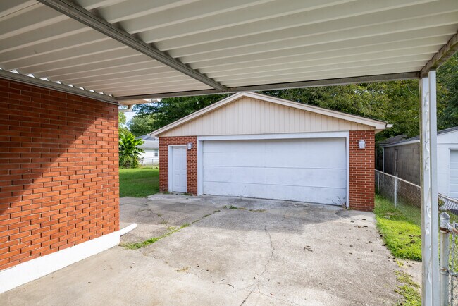 Building Photo - 7215 Earl Dr