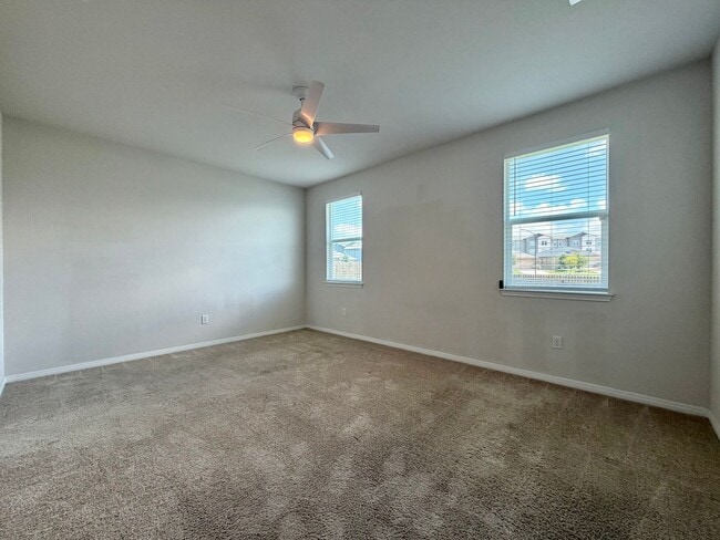 Building Photo - 904 Vogel Dr