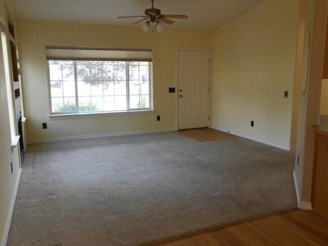 Building Photo - 2396 NE Desert Willow Ct