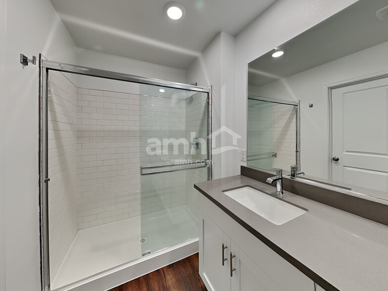 Building Photo - 6627 S 42nd Dr