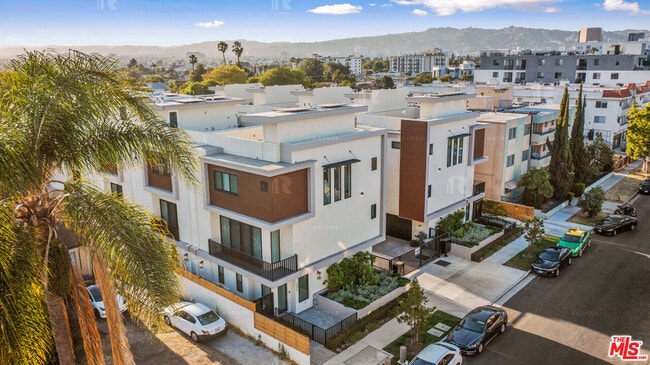 Building Photo - 1541 1/2 Hi Point St