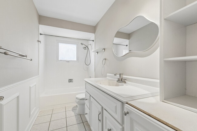 Building Photo - 16805 Hilltop Ave