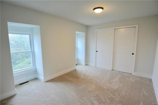 Building Photo - 147 Lachenour Ave