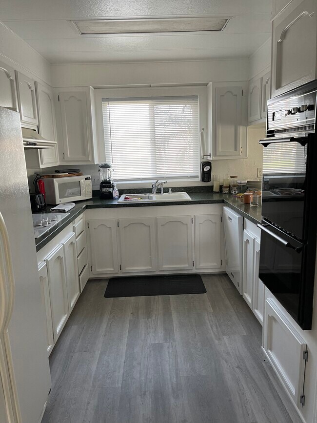 Building Photo - 35239 Bandana Cir