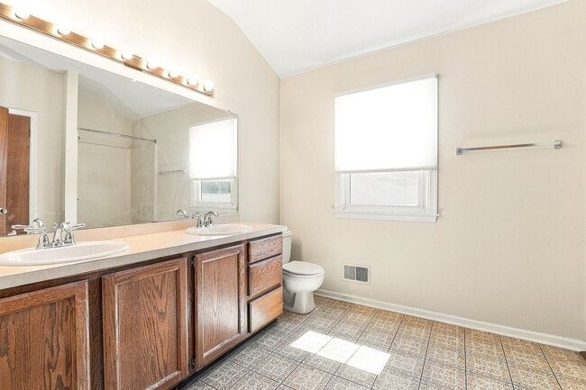 Building Photo - 2263 Almshouse Rd