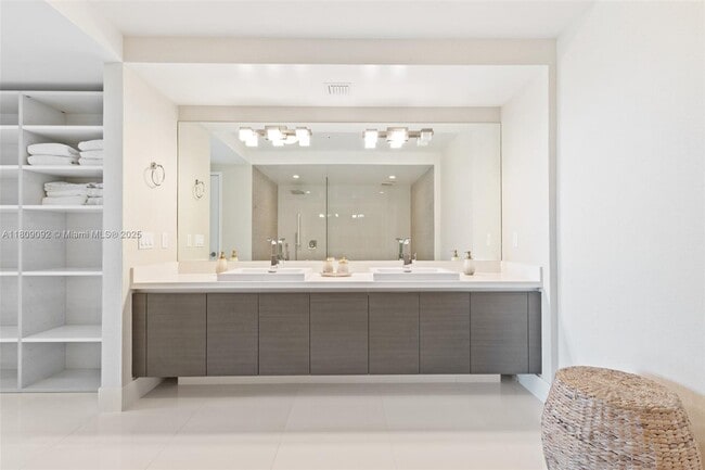 Building Photo - 300 Sunny Isles Blvd