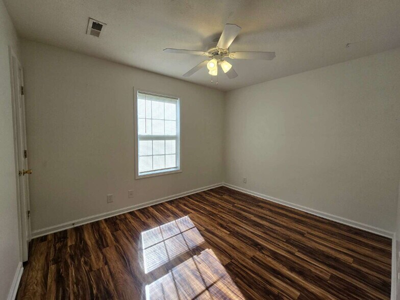 Building Photo - 273 A Executive Ave, Clarksville, TN 37042