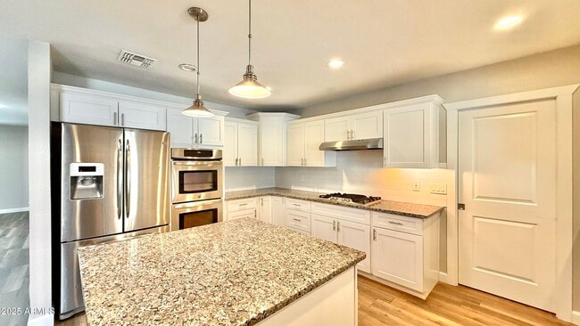 Building Photo - 2502 E Sahuaro Dr